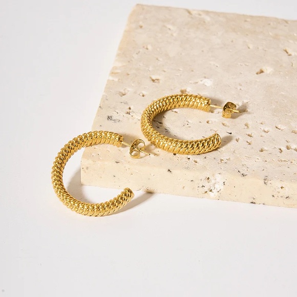 NEW💎18K Gold Plated Braided Hoop Earrings* - Picture 3 of 7